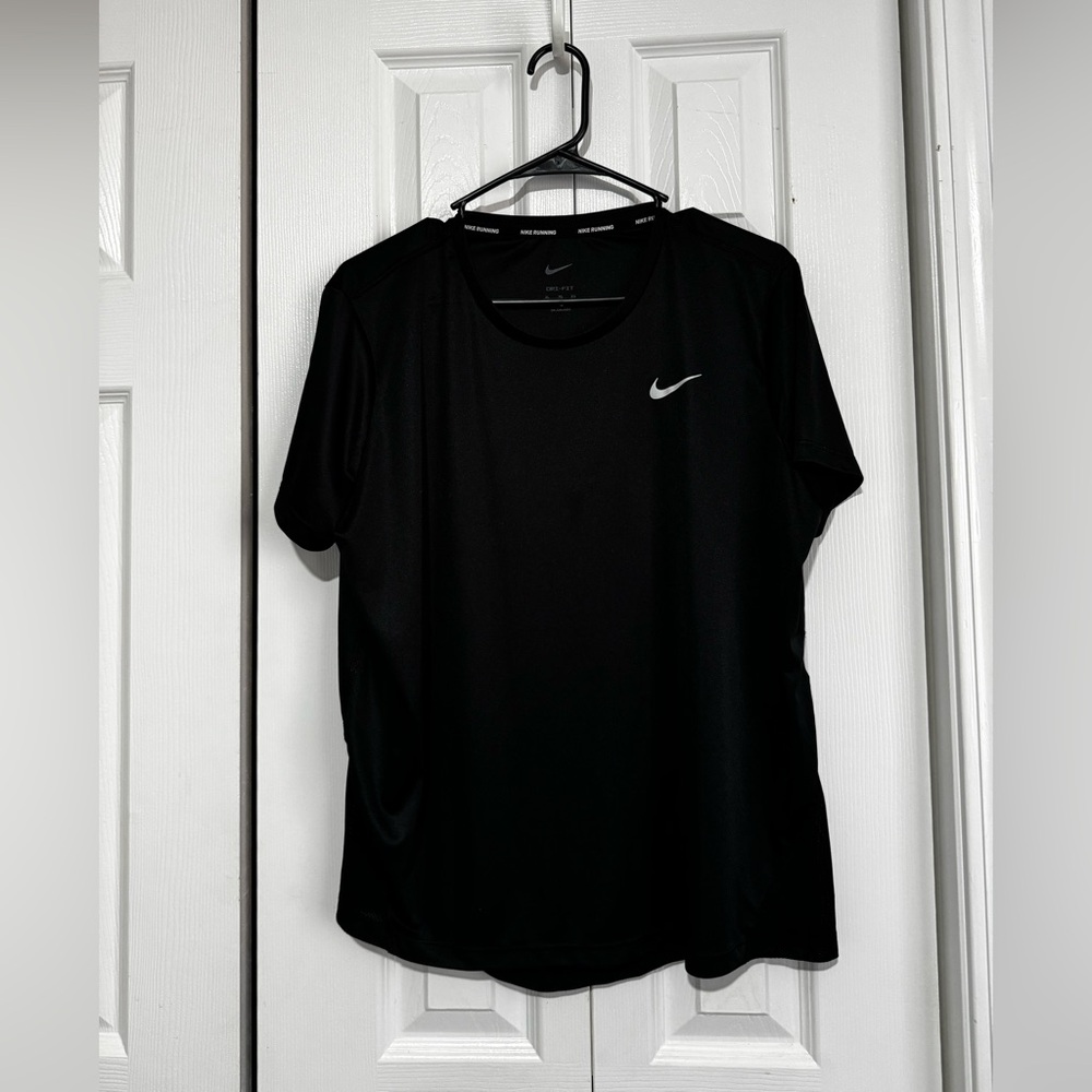 Nike Men's Black Short Sleeve Tee